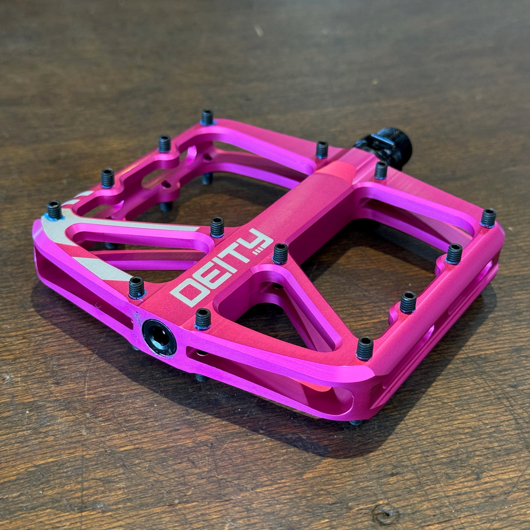 DEITY SUPERVILLAIN PEDAL | 秩父のカスタムバイクショップ AST FOREST